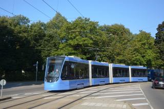 Trambahn fährt zur Auer Dult